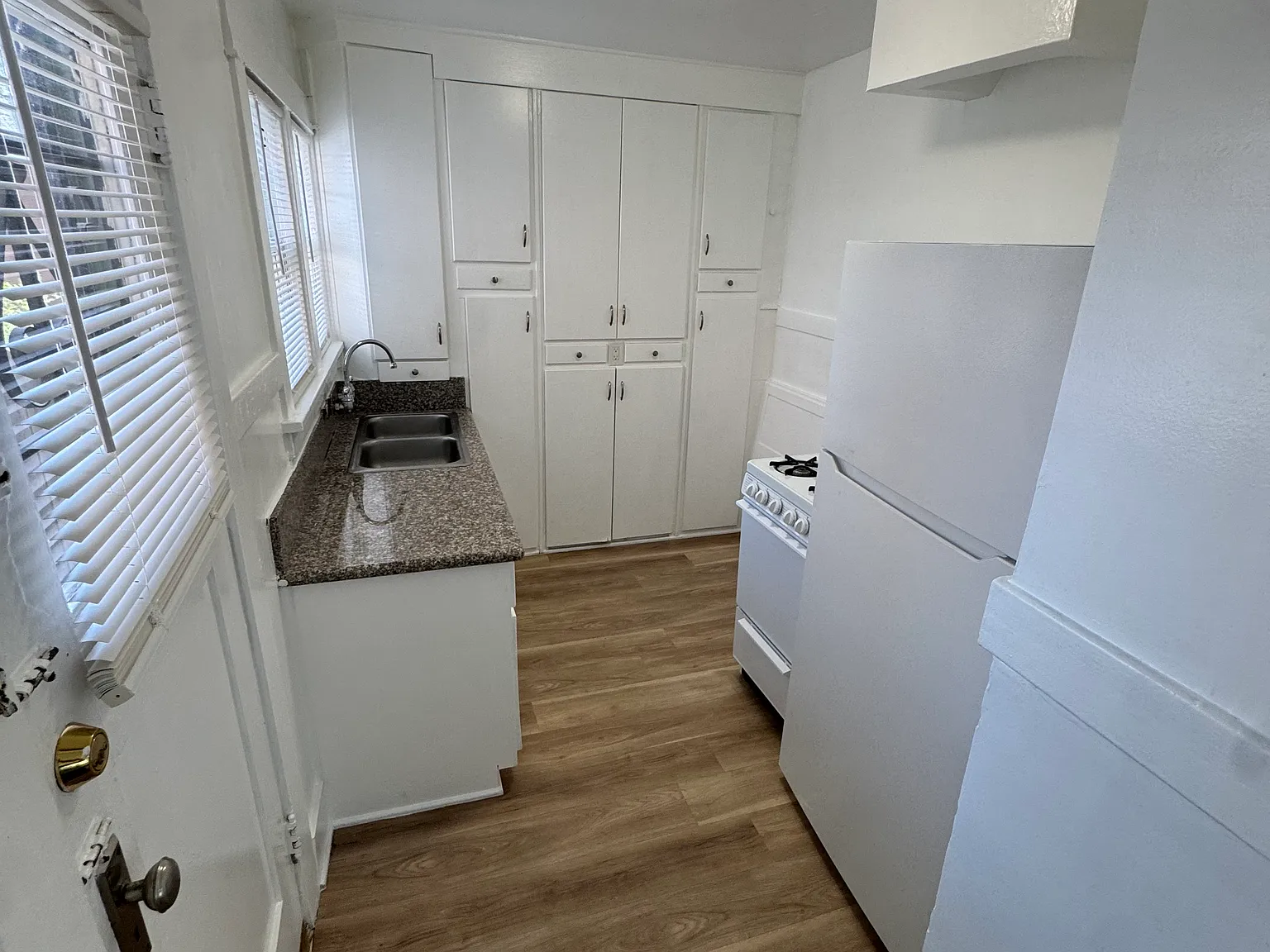 Studio, 400 sqft, $1,325 — Photo 4
