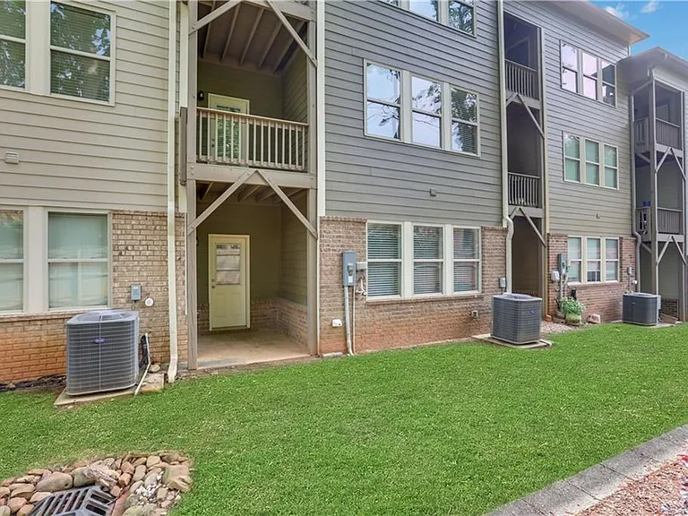 1300 Hopkins Dr — Photo 27