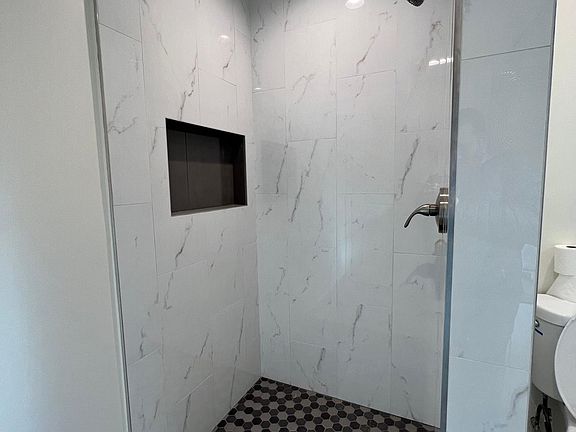 4th image of 7439 Quimby Ave