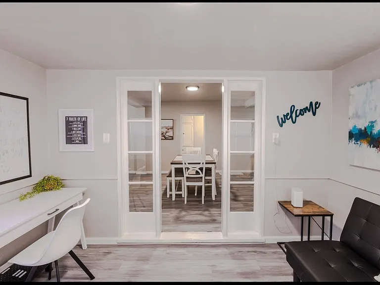 318 W Florinda St #A — Photo 11