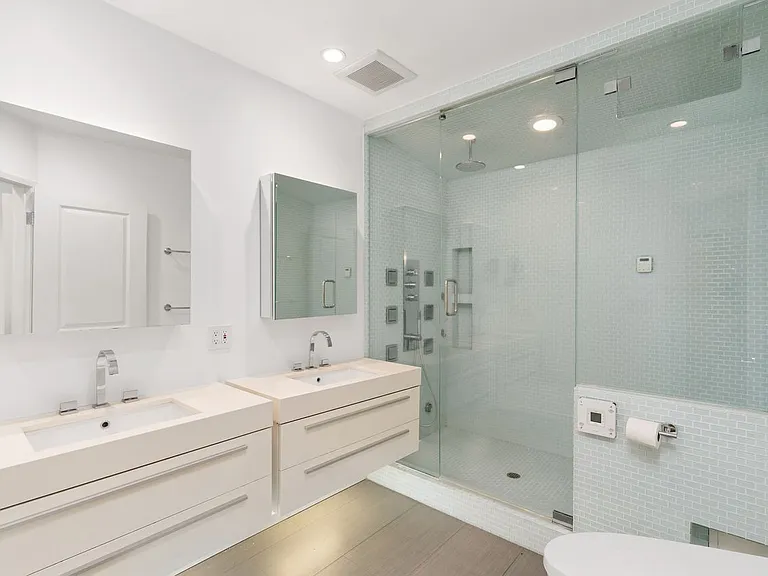 10645 Wilshire Blvd #101 — Photo 32