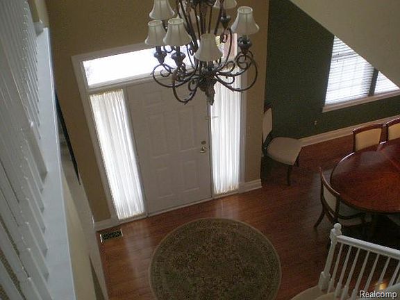 5th image of 59812 Beechwood Dr
