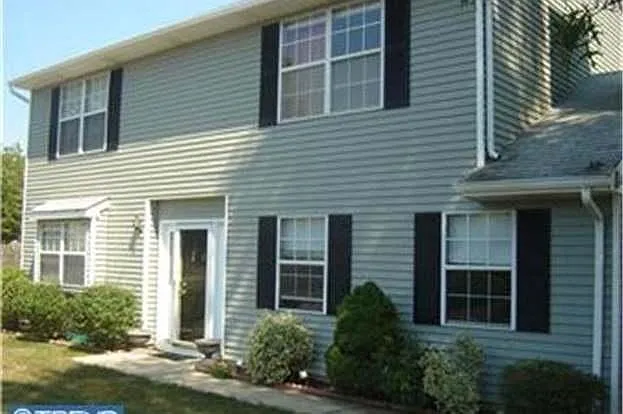 3 bed, 1694 sqft, $3,050 — Photo 2
