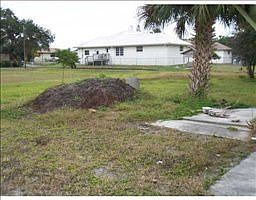 1st image of 201 Aquila St N