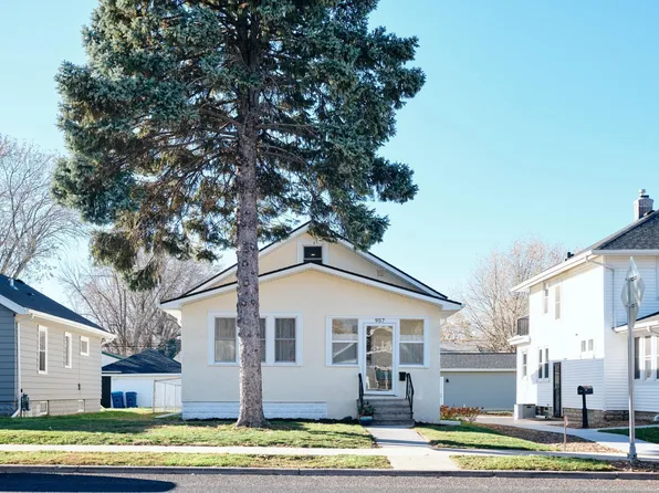957 Smith Ave S, West Saint Paul, MN 55118