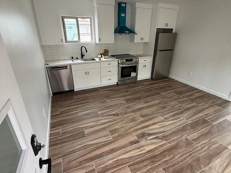 835 Opal St — Photo 4