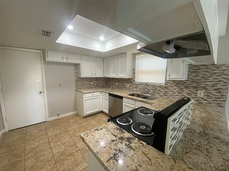 1330 Somercotes Ln — Photo 6