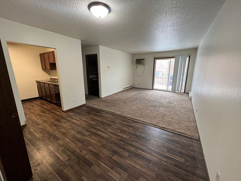 2nd image of 1502 E Gateway Cir S APT 202
