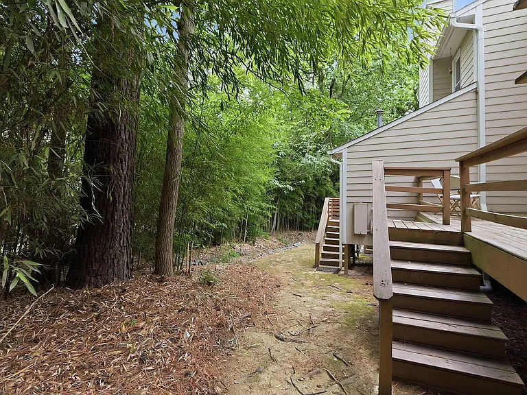 101 Thomas Ln #B1 — Photo 32