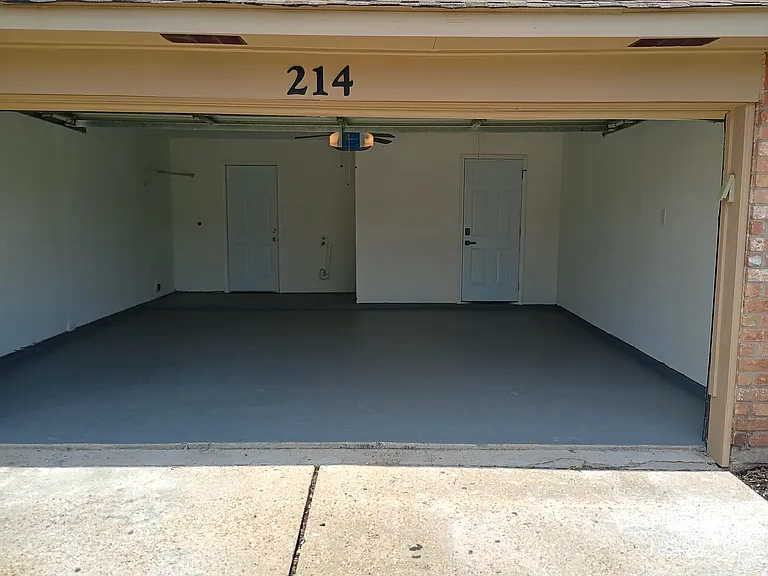 214 Scott Dr — Photo 3