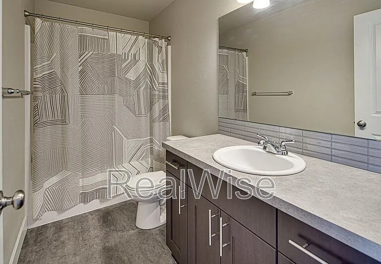 474 NE Oak Ave — Photo 10