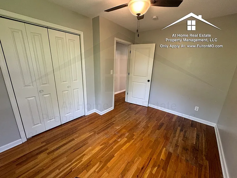 1304 Bradley Ln — Photo 22