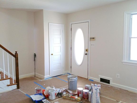 Entry/Living Room
