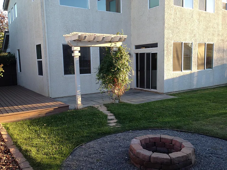 E Gum Ave — Photo 2