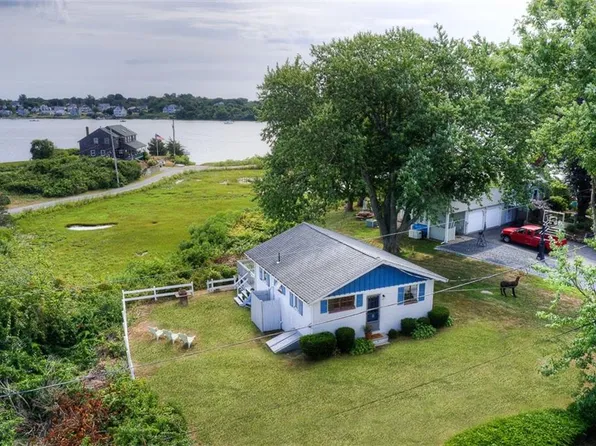 17 Goose Island Rd, Narragansett, RI 02882