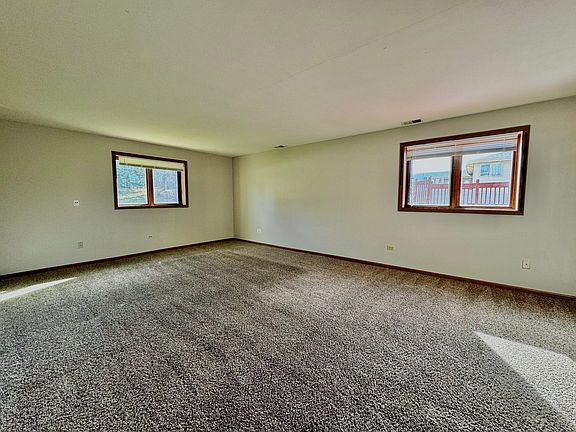 3rd image of 18066 Poplar Ln