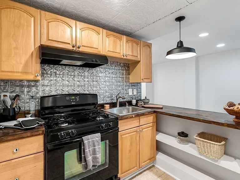 302 K St #B — Photo 9