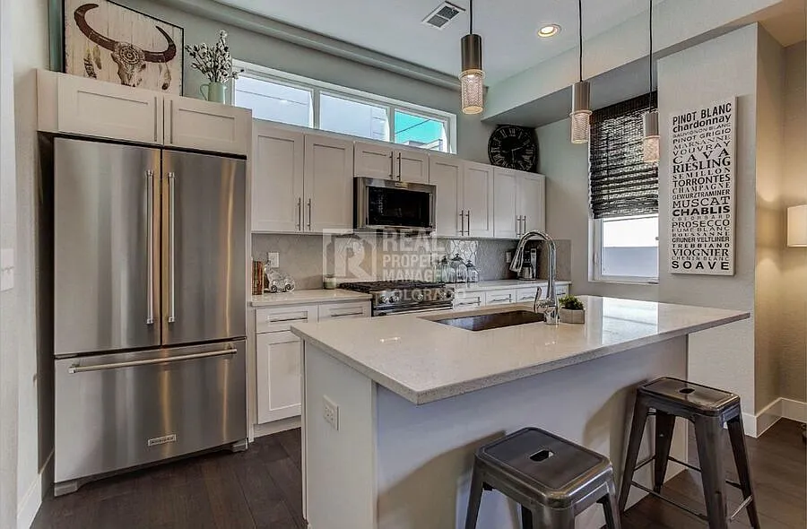 Gorgeous 2 bedroom, 1.5 bathroom townhome in Denver — Photo 3