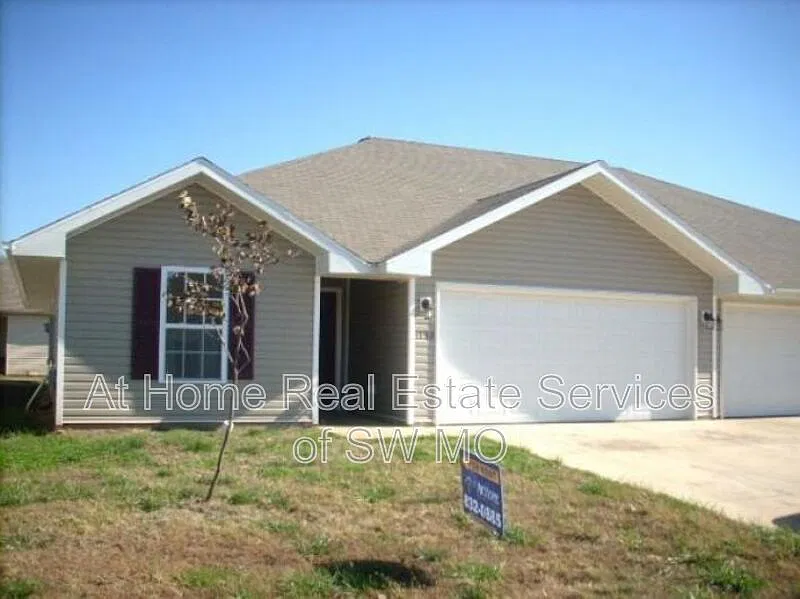 3 bed, 2.0 bath, 1228 sqft, $1,280 — Photo 1