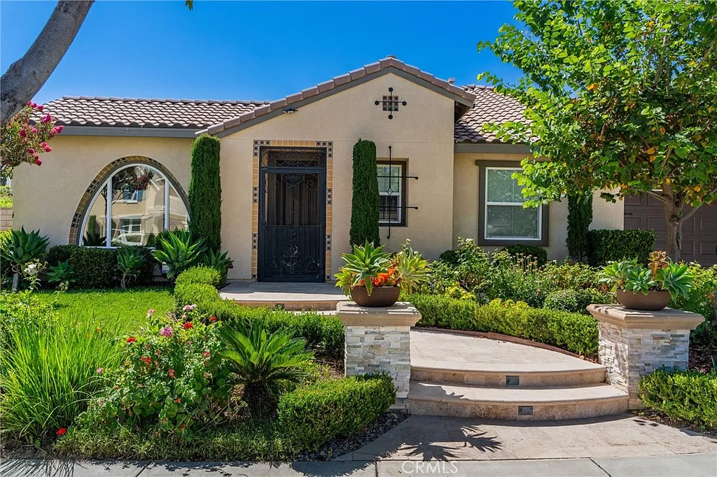 4 bed, 2968 sqft, $4,600 — Photo 2
