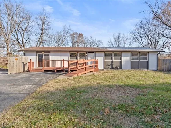 5717 N Michigan Ave, Kansas City, MO 64118