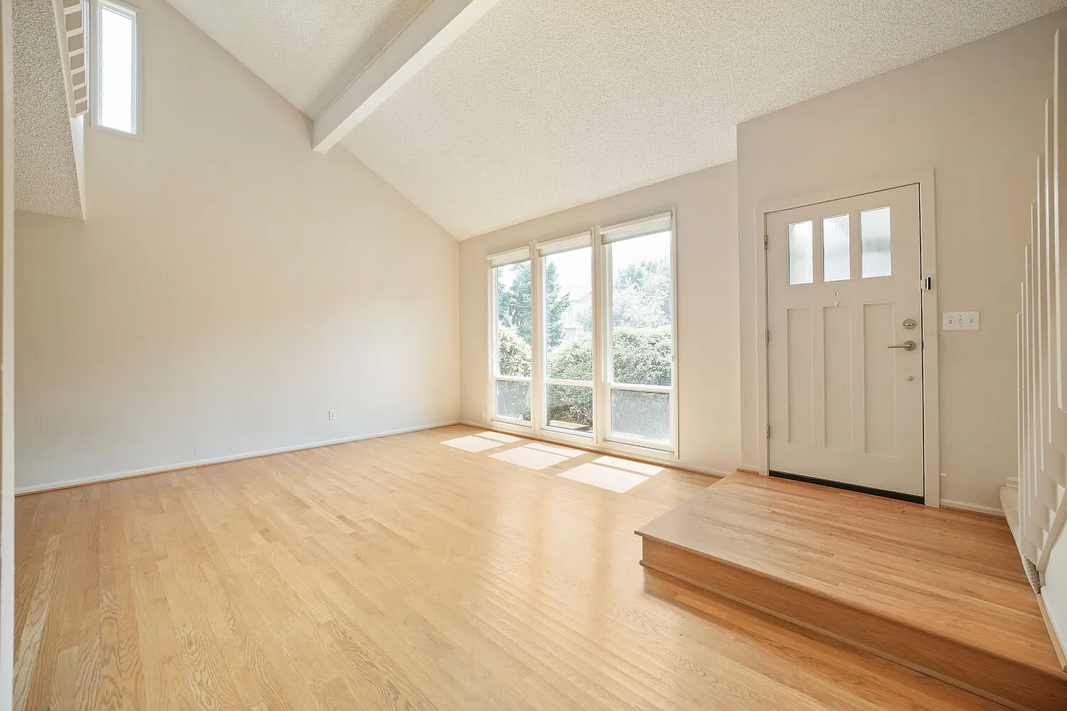 4 bed, 2.5 bath, 2290 sqft, $4,295 — Photo 4