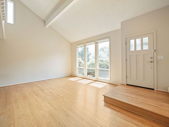 4th image of 19130 SE 47th Pl
