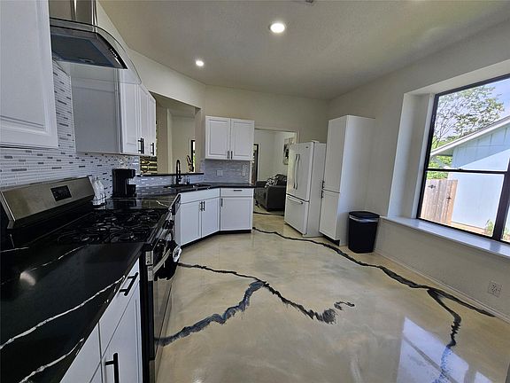 4th image of 11806 Prairie Hen Ln