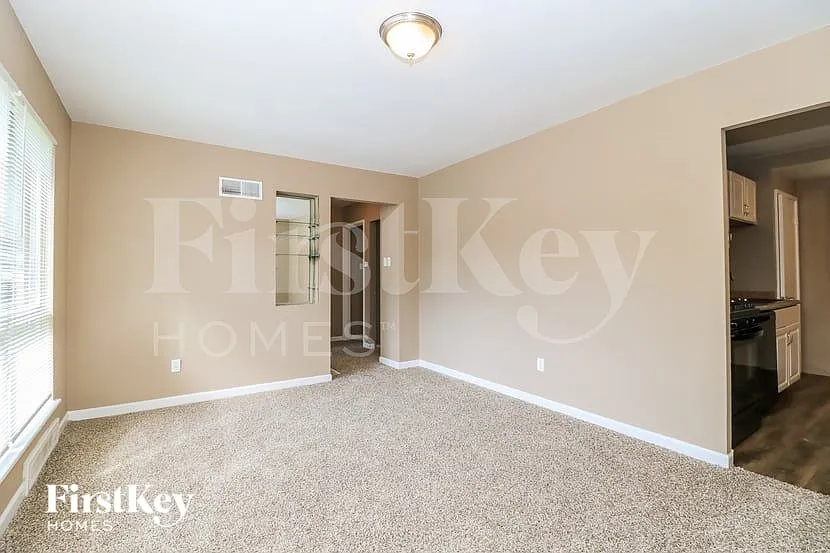 3 bed, 1.0 bath, 864 sqft, $1,575 — Photo 4