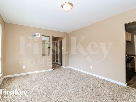 4th image of 13 Montclair Ct