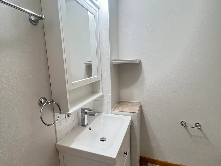 410 E Topaz Ave #B — Photo 6