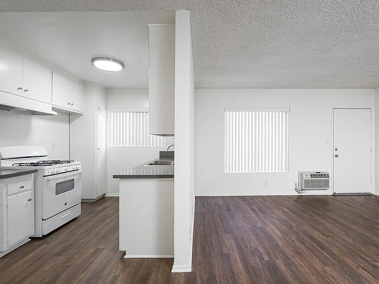 1132 Rosedale Ave — Photo 6