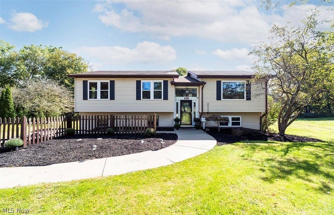 126 Mill Run Dr — Youngstown Country Club