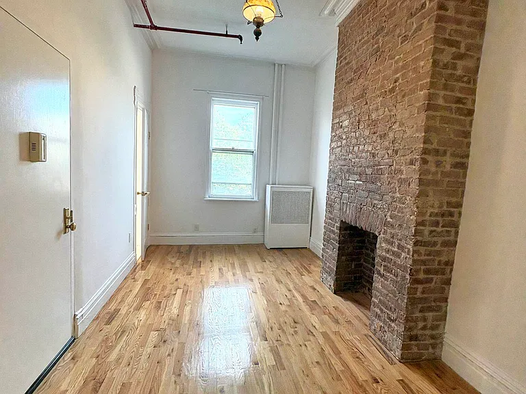 195 Calyer St #4 — Photo 5