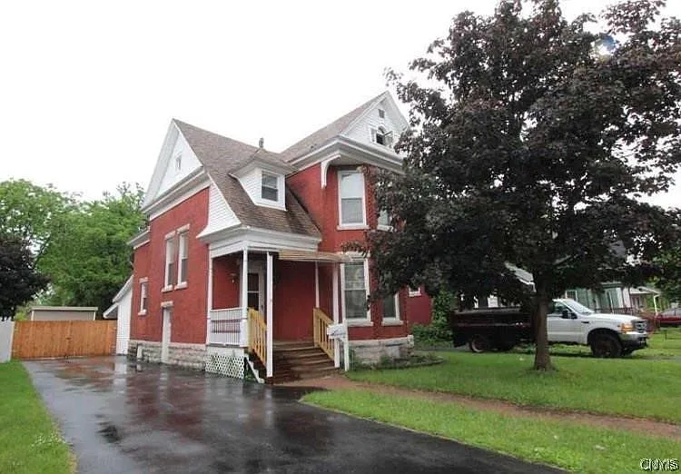 871 W Main St