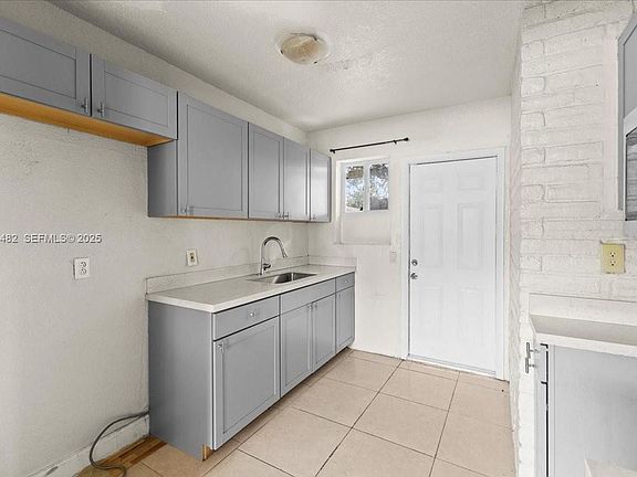 3rd image of 140 NW 198th St