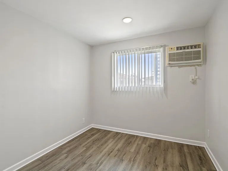 8375 Fountain Ave — Photo 17