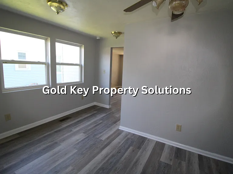 2419 Jackson St — Photo 10
