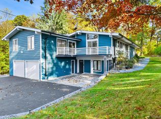 153 Deerfield Lane N, Pleasantville, NY 10570