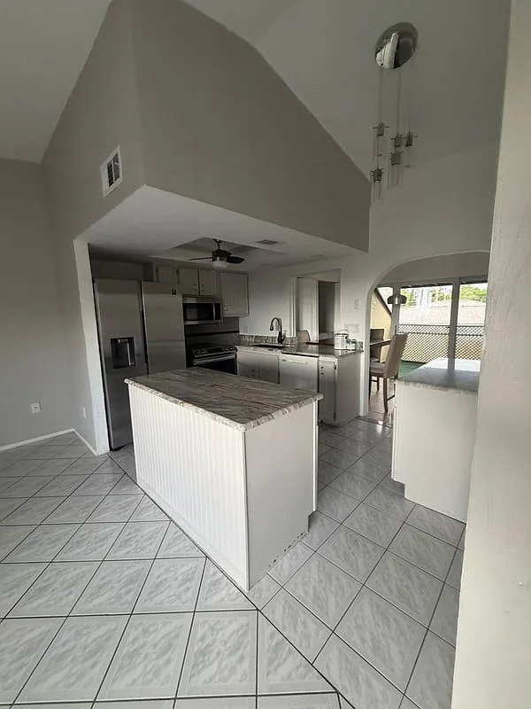 1 bed, 1.0 bath, 689 sqft, $1,500 — Photo 1