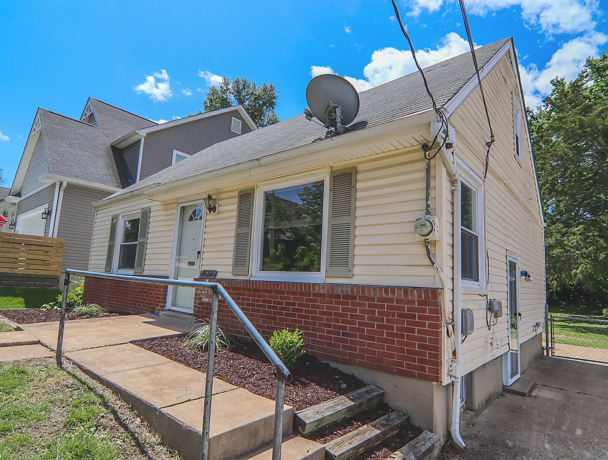 Building Photo - 439 Caroline Ave