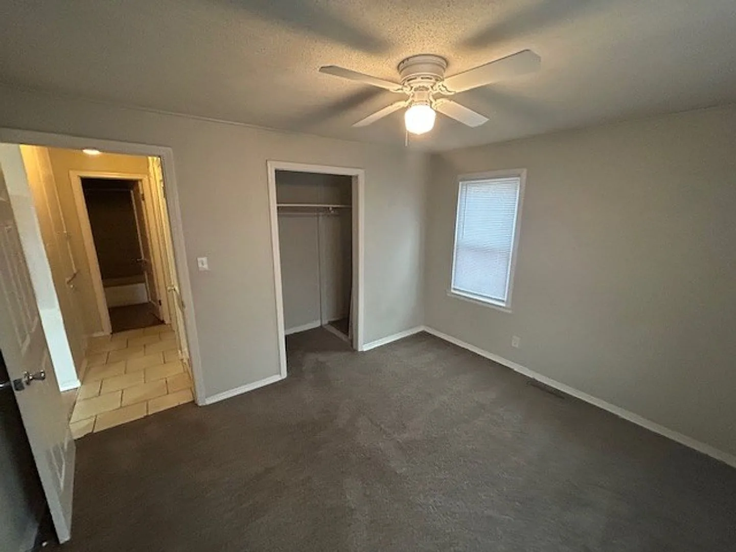 1024 S Edgemoor - 3 Bedroom, 1 Bathroom Home with 1 Car Garage - $995 — Photo 3