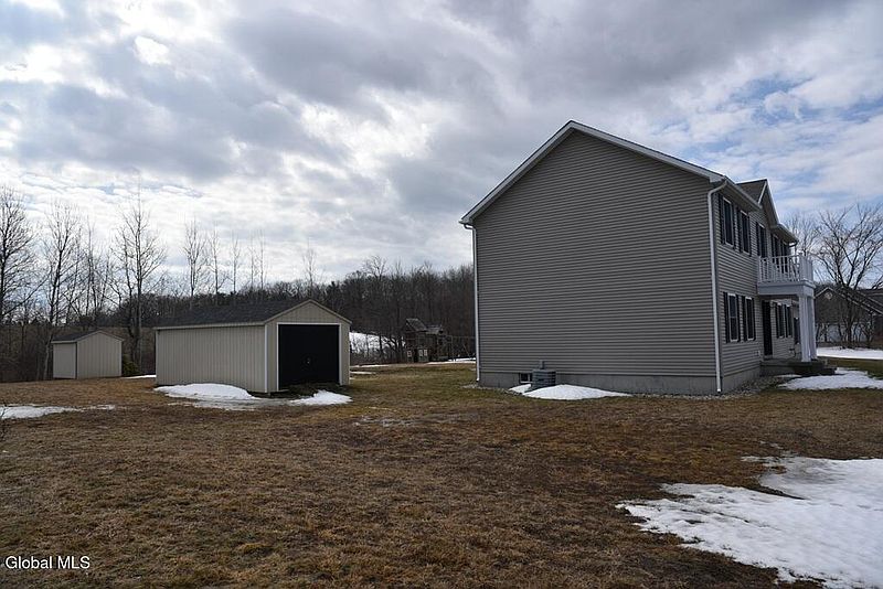 4th image of 235 Gordinier Road