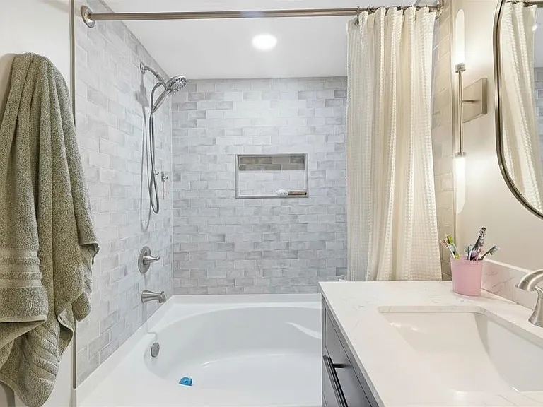 1201 Adams St #408 — Photo 8