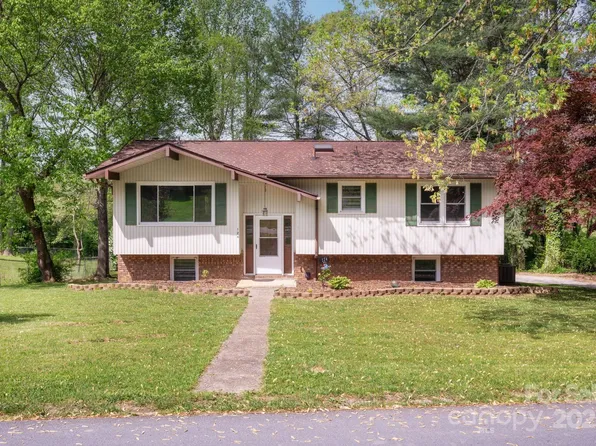 124 Pinehurst Dr, Hendersonville, NC 28792