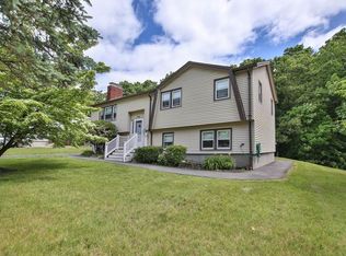 15 Town Line Rd, Burlington, MA 01803