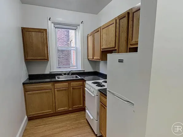 10 Lancaster Ter, Brookline, MA
