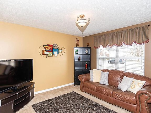 3rd image of 2594 Foxtail Dr