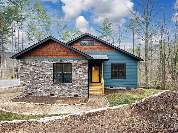 2nd image of 22 Deep Woods Rd