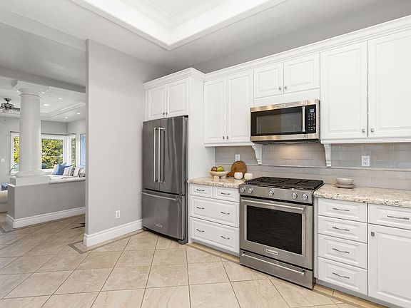 4th image of 33 Wimbledon Ct